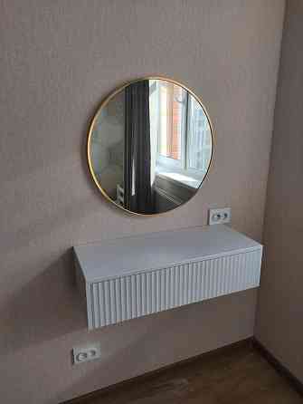 Установка и монтаж зеркало в ванной. Зеркало на стене. Установка карнизов для штор, навеска полок or. Chișinău
